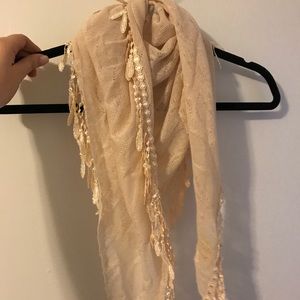 Lightweight tasseled scarf